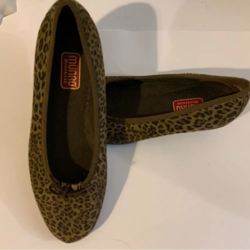 MUNRO Leopard Cheetah Animal Print Low  Heel wedge Women  Size 8 W